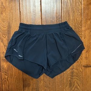 Navy size 6 Hotty Hot Low-Rise Lined Short 2.5"